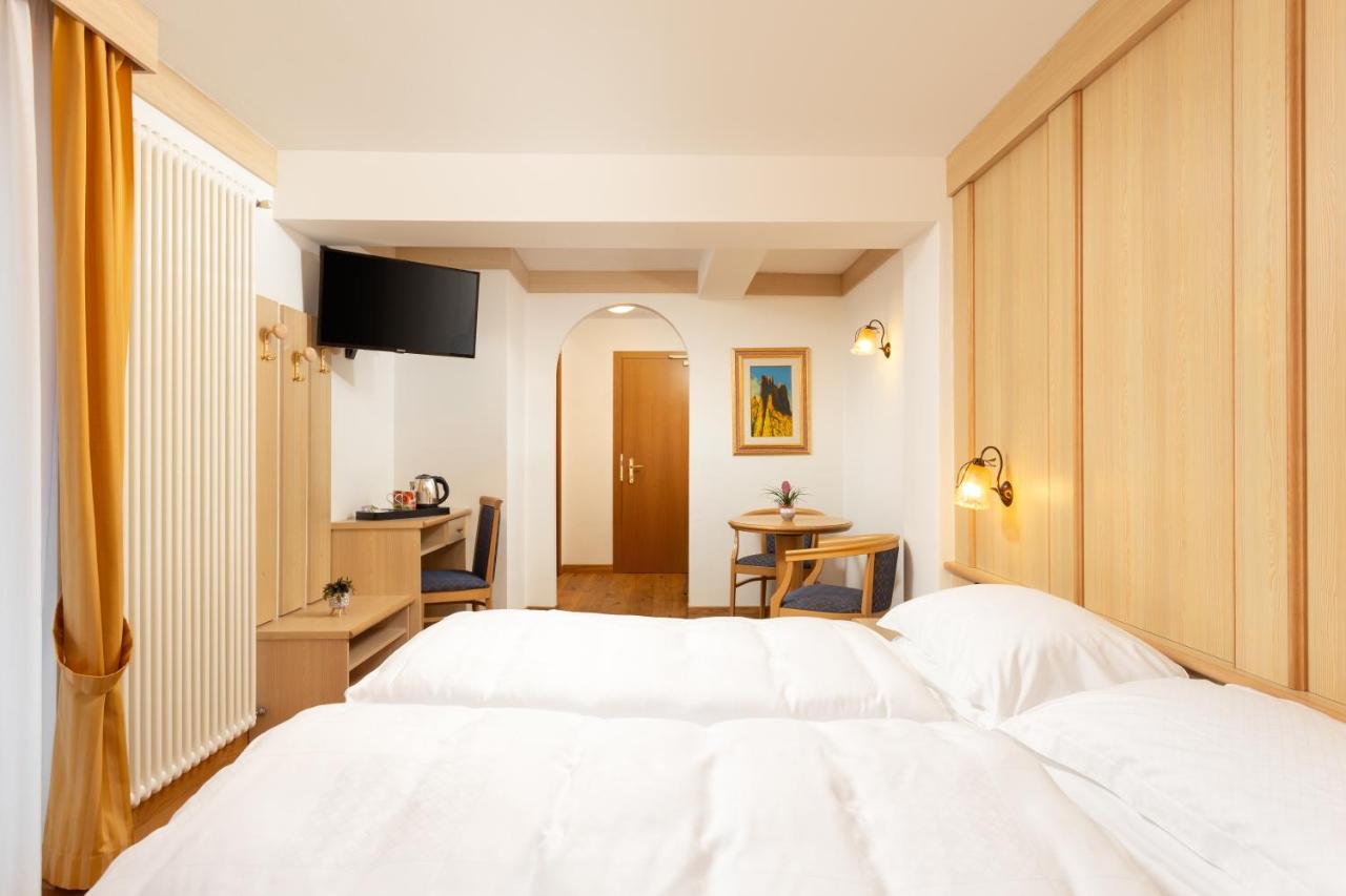 Hotel Pareda Канацеї Екстер'єр фото